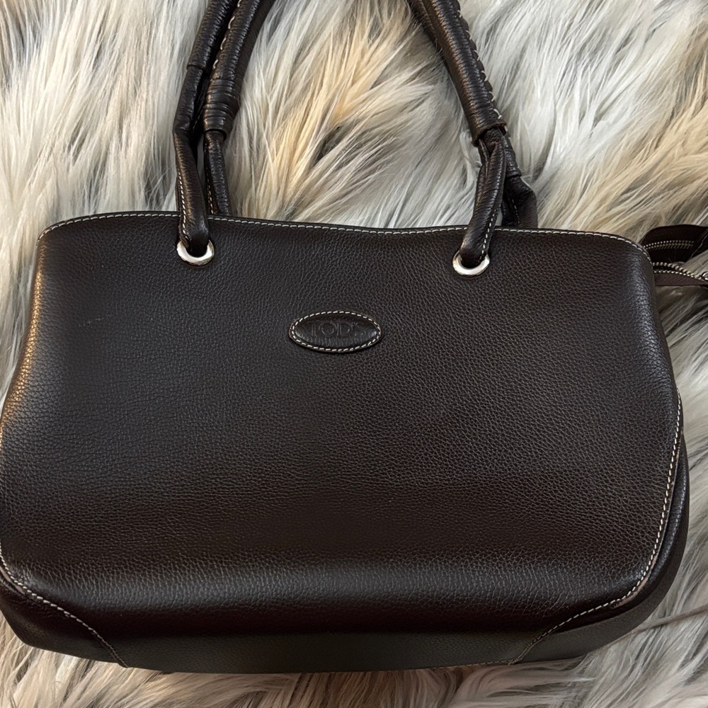 Tod's Classic dark Brown Leather Shoulder Bag medium size